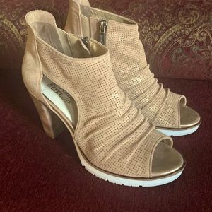 Beautiful Regarde le Ciel  peep toe shoe